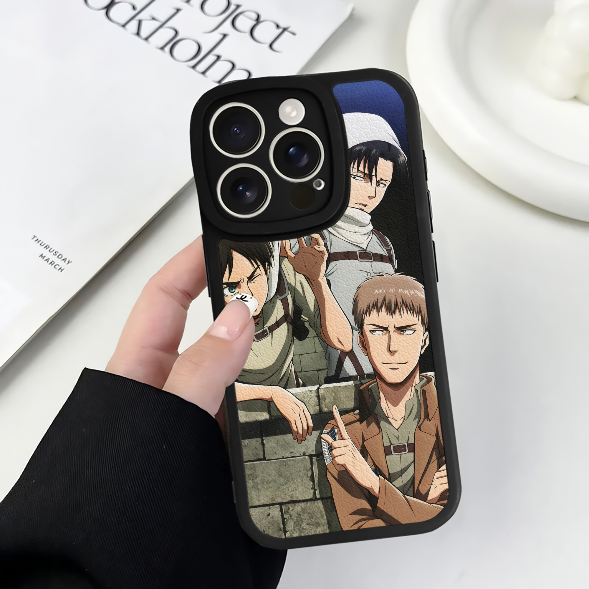 （画像用） 進撃の巨人 Attack on Titan 【iPhone 16シリーズ対応】シリコンスマホケース（レザー調） 材質：シリコン